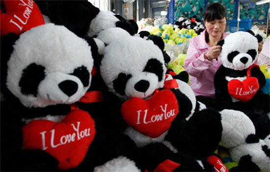 An export-oriented toy-making plant in Lianyungang, Jiangsu province. (SI WEI/FOR CHINA DAILY)