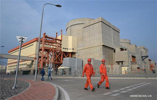 Workers walk by the No 3 and No 4 power generation units of the Hongyanhe Nuclear Power Station in Wafangdian of Dalian city, Northeast China's Liaoning province, Sept 22, 2016. (Photo/Xinhua)