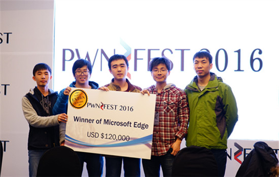 Qihoo 360 Vulcan team receives an award from Microsoft Edge bug exploiting and pwning during the POC 2016 held on Nov 10, 2016 in Seoul, South Korea. (Photo provided to chinadaily.com.cn)
