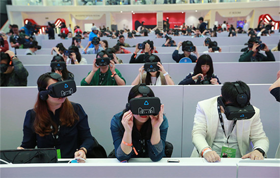 People wearing VR headsets are invited to join a VR shopping experience on Nov 11 at Shenzhen Dayun Arena. The event was launched by Tmall, an online marketplace of Alibaba. (Photo provided to China Daily)