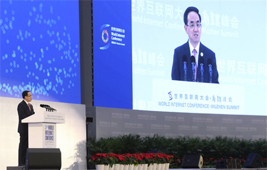 Xu Lin, minister of the Cyberspace Administration of China, delivers a speech at the closing ceremony of the third World Internet Conference (WIC) in Wuzhen, East China's Zhejiang province, Nov 18, 2016. (Photo by Feng Yongbin/chinadaily.com.cn)