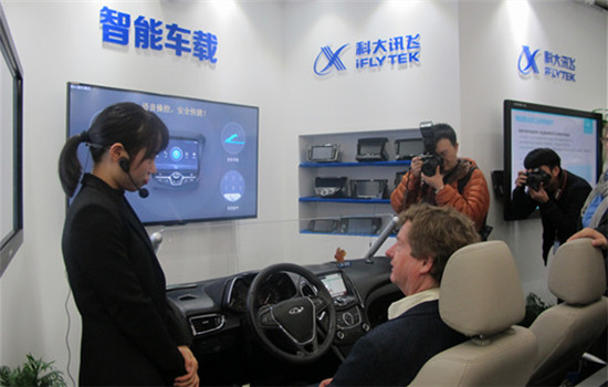 A foreign opinion maker from Canada tries the latest intelligent vehicle system produced by iFLYTEK Co Ltd, a Hefei-based smart voice enterprise, on Nov 17, 2016. Photo by Wang Mengzhen/chinadaily.com.cn
