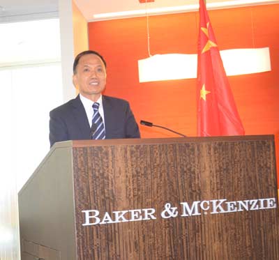 Zhao Zhenge, general representative of China Council for the Promotion of International Trade (CCPIT) USA, gives opening remarks at the Business Dialogues on Invest in America in Washington on Monday. (Yuan Yuan / For China Daily)