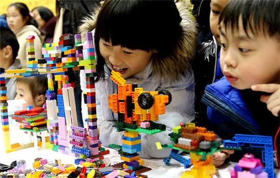 Children play LEGO games at a contest in January in Shanghai. (Photo/Xinhua)