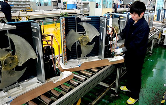 Workers at an air conditioner assembly plant of Gree Electric Appliances Inc in Hefei, Anhui province. (Photo/China Daily)
