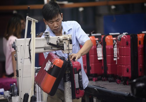 An employee works at a Zhejiang Ginza Cases and Bags Co plant in August. (Photo/Courtesy of Zhejiang Ginza Cases and Bags Co)