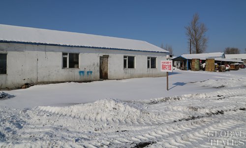 The site of a coal mine in Tonghua city owned by Jilin Province's largest coal producer Jilin Provincial Coal Industry Group Co has been shut down since August 20, 2016. 1,077 workers had to be resettled, with 96 workers moved to a poultry manufacturing company under the State-owned group in nearby Chaoyang town. (Photo: Chen Qingqing/GT)