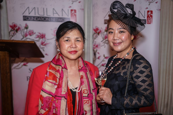 Mei Sim Lai (left), Chair of the Mulan Foundation Network, and Lina Fan (right), a wine expert and winner of the Mulan Women Achievement Awards, pose for pictures. (Photo by See Li/For China Daily)