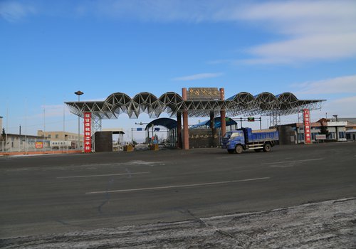 A truck passes through an area of seafood processing factories in Hunchun, a city near the border of China, Russia and North Korea, in Northeast China's Jilin Province. (Photo: Chen Qingqing/GT)