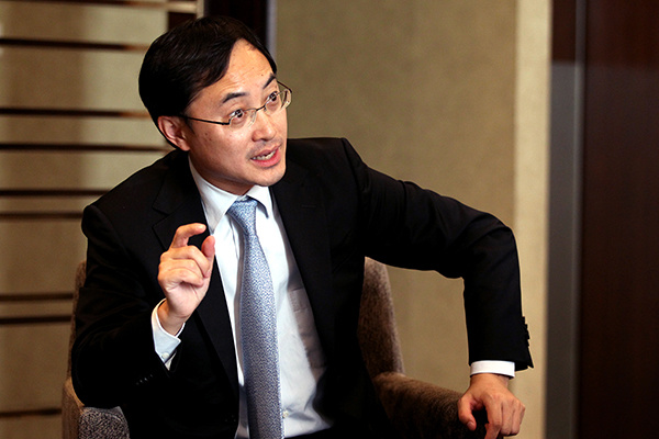 Han Weiwen, president of Bain& Co's China branch, is keen to see the consultancy firm helping local companies build new business models, expertise, talents and organizations. (Photo/China Daily)