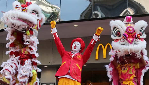 A man in Ronald McDonald costume performs at an McDonald's outlet in Shenzhen, Guangdong province. (Photo/China Daily)