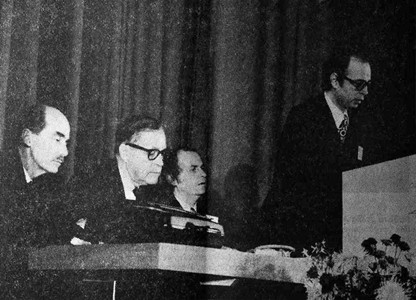 Klaus Schwab welcomes participants to the inaugural WEF (formerly known as European Management Symposium) in 1971.