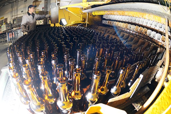 A production line of Anheuser-Busch InBev in Wuhan, capital of Hubei province. (Photo/China Daily)