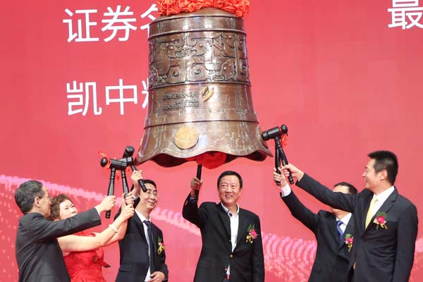 Executives of Shenzhen Kiazhong Precision Technology Co Ltd ring the opening bell at the Shenzhen Stock Exchange to mark the company's listing on the bourse on Nov 24, 2016. Kiazhong is one of the 112 companies initially backed by State-owned Shenzhen Capital Group that went on to list on various stock markets in China and abroad. (Photo provided to China Daily)