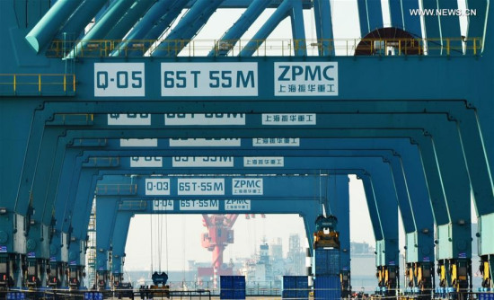 Photo taken on Dec. 1, 2016 shows the Huanghua Port in north China's Hebei Province.(Xinhua/Mou Yu)
