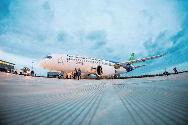 A C919 aircraft, the first Chinese-made large passenger plane, has entered the preparation phase for its maiden flight. (Photo/COMAC)