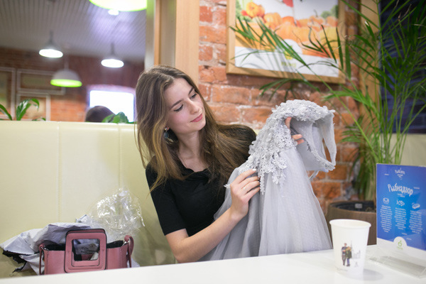A 22-year-old online buyer in Moscow checks her dress bought from a Chinese e-commerce platform on Nov 3, 2016. BAI XUEQI/XINHUA