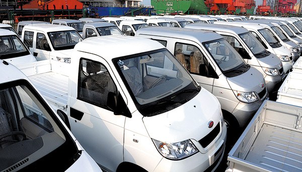 Cars from Chery Auto awaiting export to Brazil at Lianyungang port in Jiangsu province. WANG CHUN /FOR CHINA DAILY
