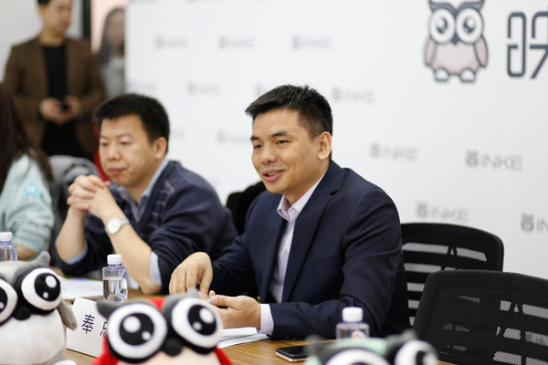 Feng Yousheng, CEO of Inke, speaks at a press conference on Feb 16, 2017, during an open day for reporters to visit the company's subsidiary headquarters based in Changsha, Hunan province. (Photo/provided to chinadaily.com.cn)