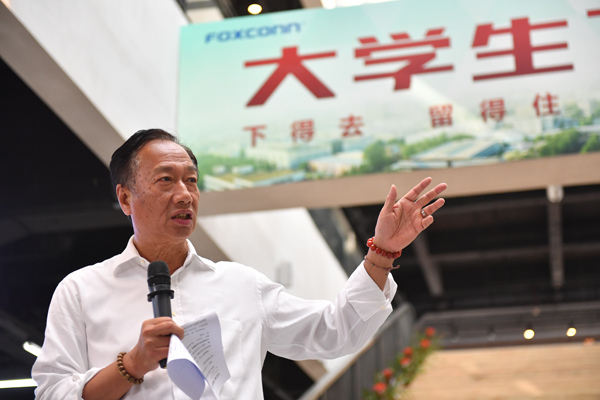 Terry Gou, CEO and chairman of Foxconn Technology Group, speaks at the opening ceremony of a R&D center in Shenzhen, Guangdong province, on Monday. CHEN WEN / CHINA NEWS SERVICE