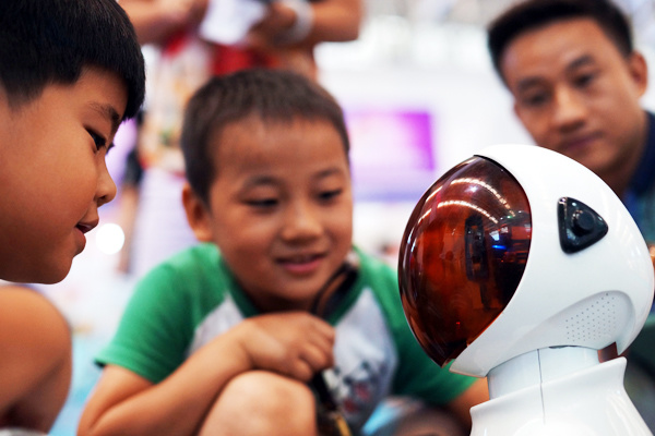 A smart home robot called Xiaozhi (Little Smart) on display at an expo in Tianjin receives visitors' attention. LI SHENGLI / FOR CHINA DAILY