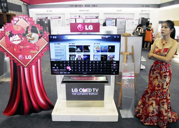 An LG smart TV is shown at a home appliances exhibition in Nanjing, Jiangsu province. WANG QIMING / FOR CHINA DAILY