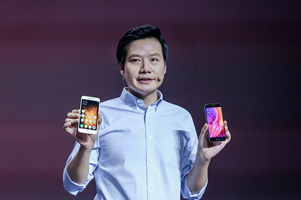 Xiaomi CEO Lei Jun shows the company's Mi 5C on Tuesday in Beijing. (Photo provided to China Daily)