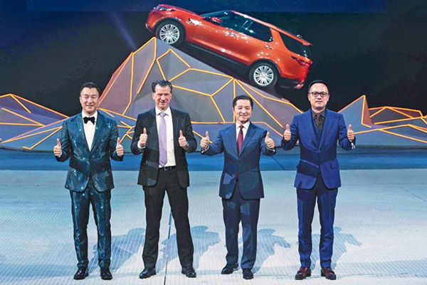 From left: Sun Honglei, a popular actor and also the first all-new Discovery SUV buyer; Frank Wittemann, president of Integrated Marketing, Sales and Services, Jaguar Land Rover China and Chery Jaguar Land Rover; Pan Qing, member of the Board of Management at Jaguar Land Rover and executive director of Jaguar Land Rover China; and Hu Jun, deputy president of IMSS attend the launch ceremony for the new model in Wuhan, Hubei province, on March 2. (Photo provided to China Daily)