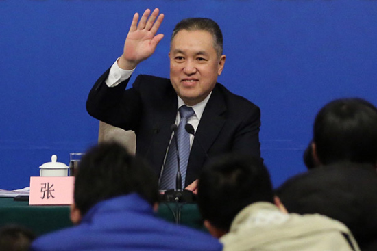 Zhang Mao, head of the State Administration for Industry and Commerce, greets journalists at a press conference on deepening reforms to commerce affairs administration for the fifth session of the 12th National People's Congress in Beijing, capital of China, March 10, 2017. [Photo provided to China Daily]