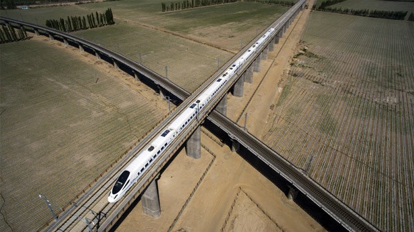 A bullet train travels from Hami to Lop Nor in the Xinjiang Uygur autonomous region. (Photo/Xinhua)