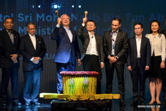 Malaysian Prime Minister Najib Razak (3rd L) and Alibaba's executive chairman Jack Ma (4th L) attend a ceremony in Kuala Lumpur, Malaysia, March 22, 2017. (Xinhua/Chong Voon Chung)