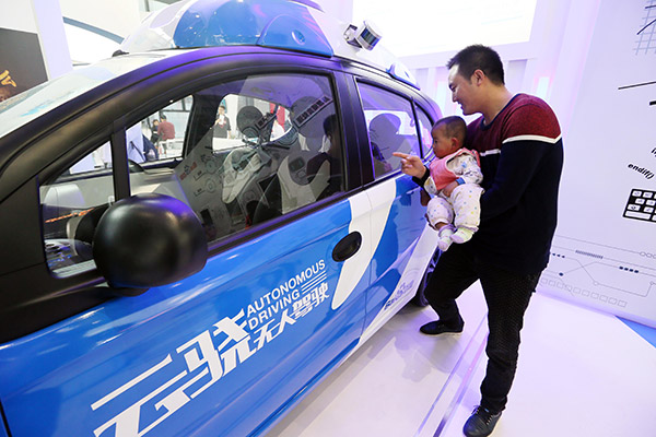 Visitors look at a Baidu self-driving car at an exhibition in Hangzhou, Zhejiang province. (Photo/China Daily)