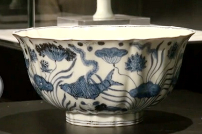 A Fish Pond lobed bowl of the Ming Dynasty. (Photo/Screenshot from video of China News Service)