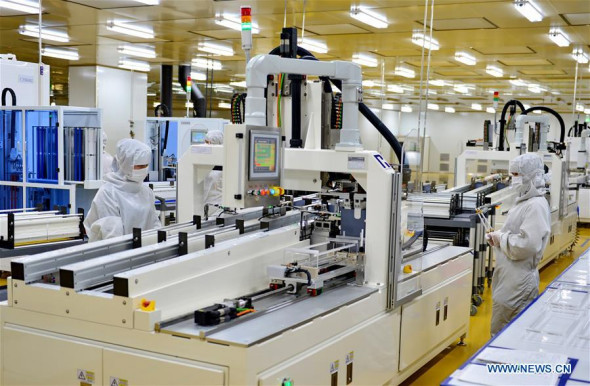Workers work in a factory of Jinglong Industry and Commerce Group in Xingtai, north China's Hebei Province, Jan. 25, 2017. China's manufacturing purchasing managers' index (PMI) came in at 51.3 in January, 0.1 percentage points lower than that recorded in December, according to data released Wednesday by the National Bureau of Statistics (NBS). (File photo/Xinhua)