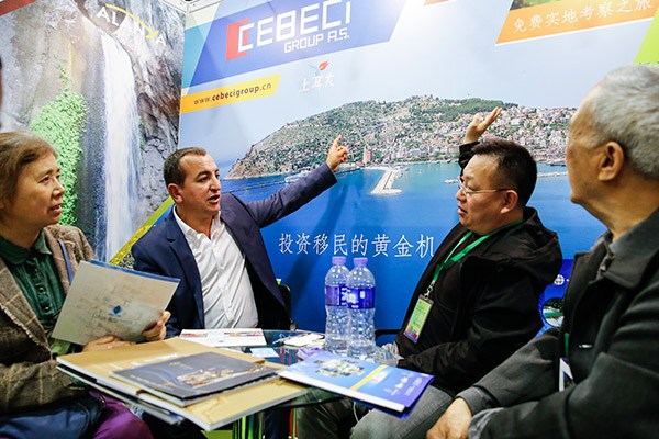 Ahmet Cebeci, a Turkish property developer, introduces projects at a residential property fair in Beijing. (Photo/CHINA DAILY)