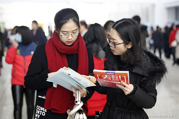 People attend a job fair in Hengshui, North China's Hebei province, Feb 13, 2017. (Photo/Xinhua)