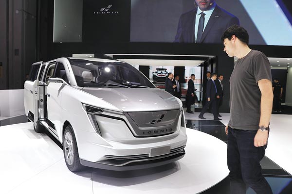 A visitor looks at an Iconiq Seven multi-purpose vehicle at the Shanghai auto show on April 19. (Photo provided to China Daily)
