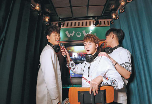 A group of youngsters try the services offered by WOW mini KTV. (Photo provided to China Daily)