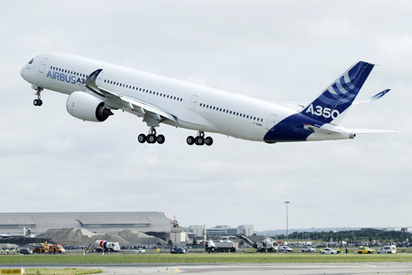The Airbus A350 takes off for its maiden flight at the Toulouse-Blagnac airport in southwestern France June 14, 2013. (Provided to chinadaily.com.cn)