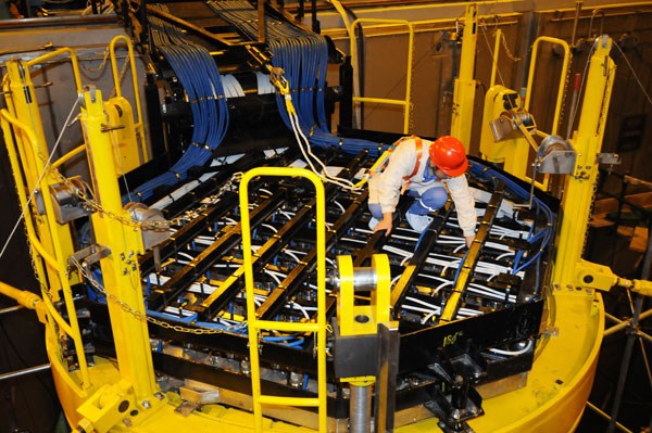 A technician works on the Hualong One reactor at the Fangchenggang nuclear power plant in the Guangxi Zhuang autonomous region. (Photo by Liang Fuying/For China Daily)