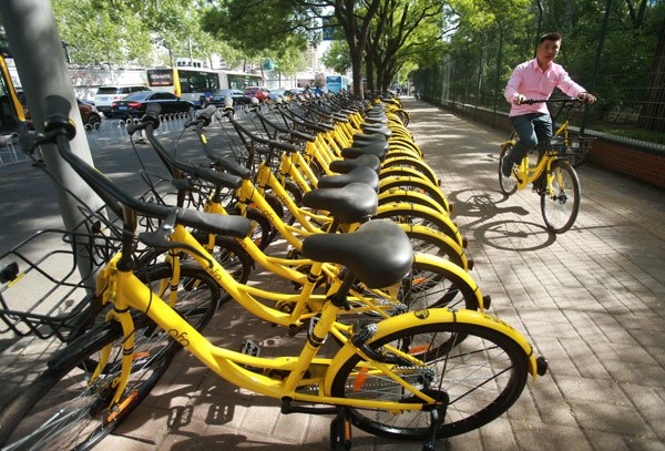 Ofo bikes along Beijing's East Third Ring Road. CHEN XIAOGEN / FOR CHINA DAILY