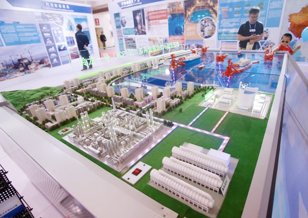 Visitors watch the models of ACP 100 nuclear reactor at an expo in Beijing, April 29, 2017. (Photo provided to China Daily)