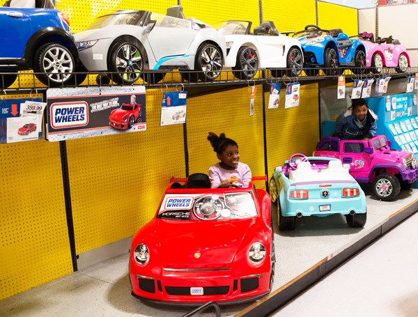 Children enjoy playing with motorized vehicles as their parents shop at Toys R Us in Alexandria, Virginia. The toy retailer is expanding its presence in China. FOR CHINA DAILY