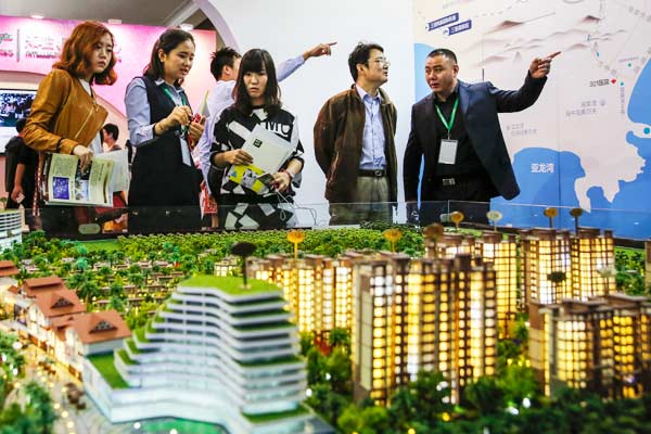 Property agents said purchase restrictions not only squeeze out speculative demand but help some homebuyers to reduce financial risks, making them more cautious and prudent. (Photo by Kuang Linhua/For China Daily)