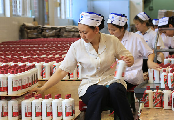 The production line of Kweichow Moutai Co in Renhuai, Guizhou province. YANG JUN / CHINA DAILY