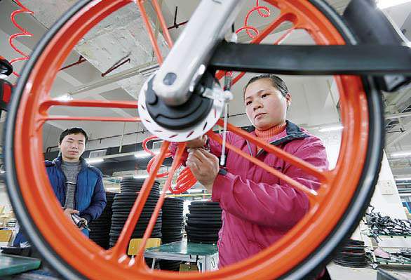 Workers at a production line of Mobike in Hengyang, Hunan province, inspect bicycles one last time before releasing them for shared use in cities. Peng Bin / For China Daily
