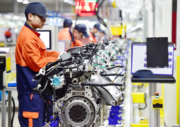 Workers from Zhejiang Fengrui Engine Co Ltd assemble engines for Geely automobiles in Yiwu, Zhejiang province. LYU BIN / FOR CHINA DAILY