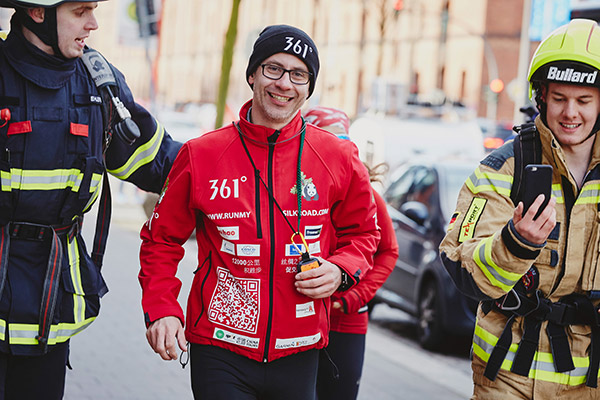 361 Degrees sponsored Kai Markus, a professional German runner, to run 12,000 kilometers as part of the 'Run My Silk Road' project. Markus ran from Hamburg to Shanghai passing through eight countries from March to November in 2016. (Photo/China Daily)
