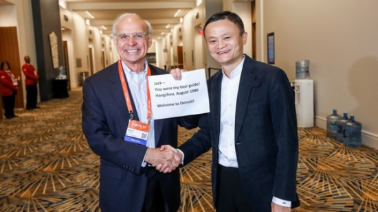 Jack Ma (R) and Bruce Thelen.