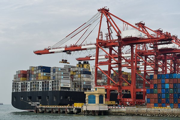 Shenzhen Shekou Port handled nearly 24 million TEUs of containers in 2016, making it one of the three largest global cargo-handling seaports. (Photo/China Daily)